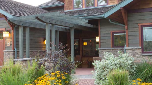 A transplant from Pasadena builds a Craftsman home in Great Falls, Montana, to local acclaim.