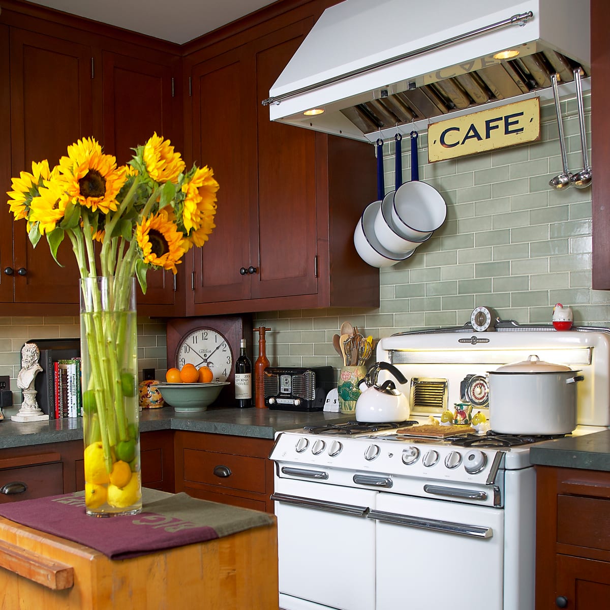 Kitchen Sinks & Countertops Go Trendy or Timeless   Design for ...