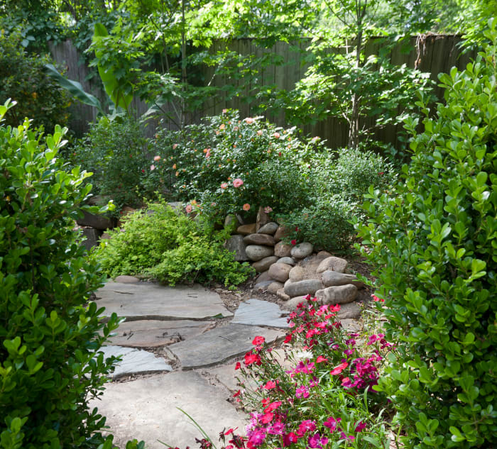 An English Garden in Montgomery - Design for the Arts & Crafts House ...