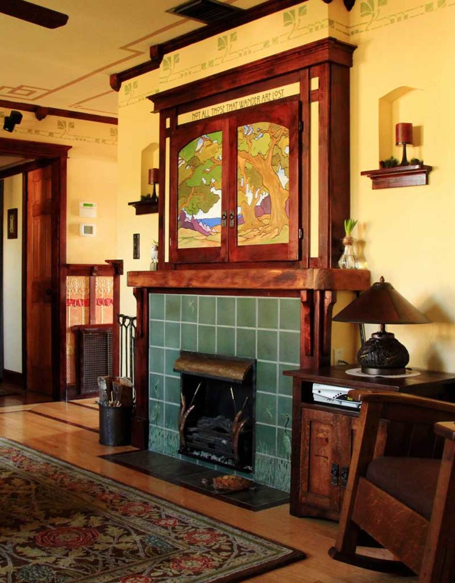 The owner’s preference for Asian architecture led him to Greene & Greene and inspired the living room.