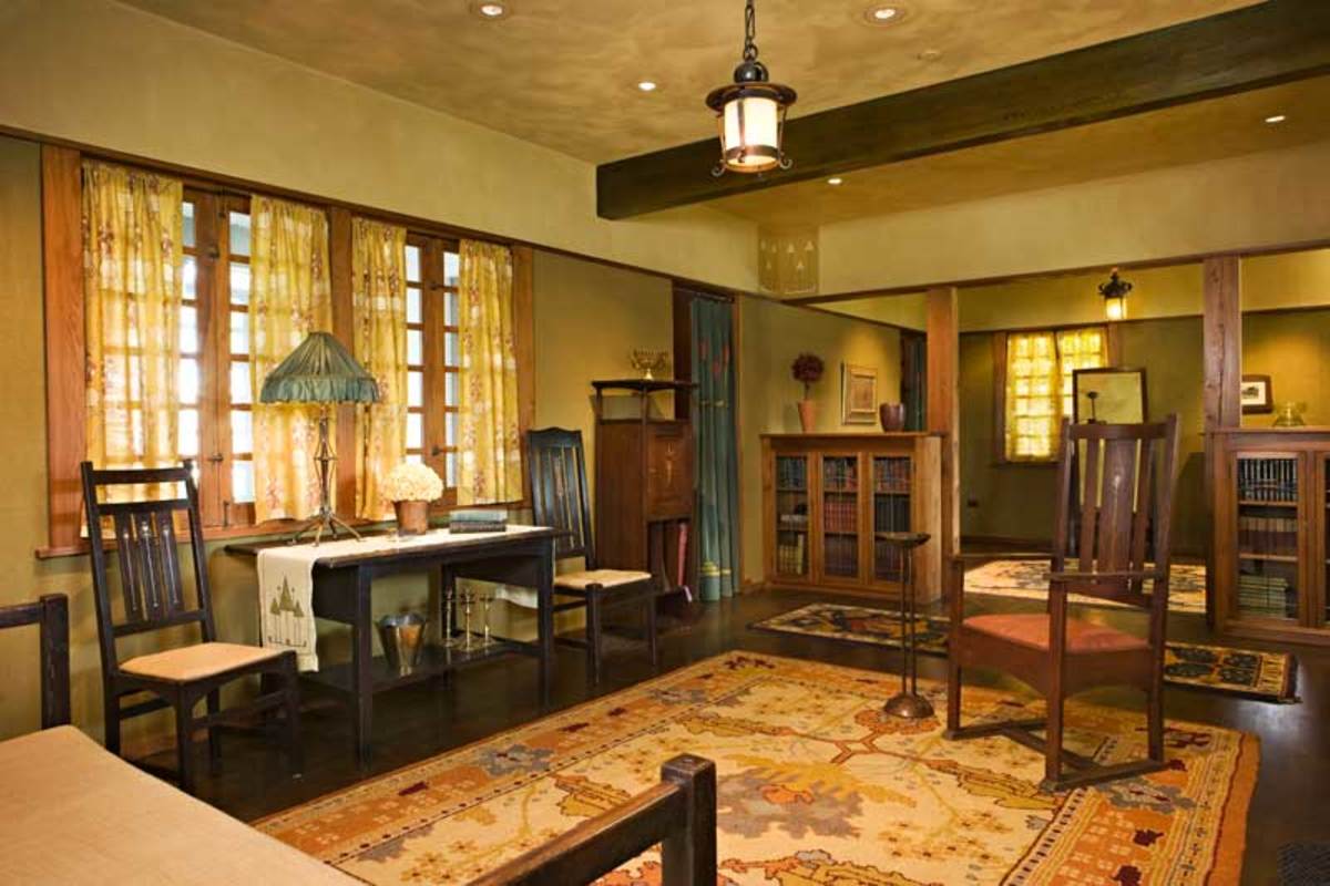 With perfect fidelity to advice in Stickley's Craftsman magazine circa 1903, this bungalow interior holds universal appeal. Photo: Pilar Simon