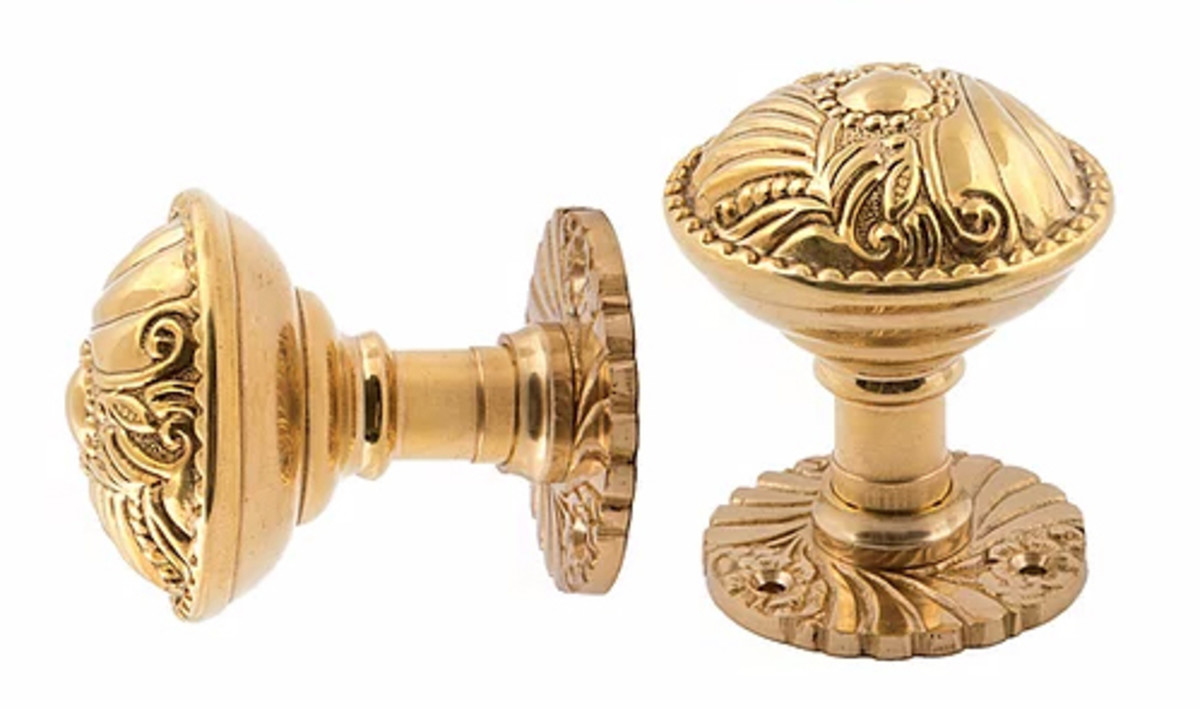 'Roanoke' doorknob by Charleston Hardware.