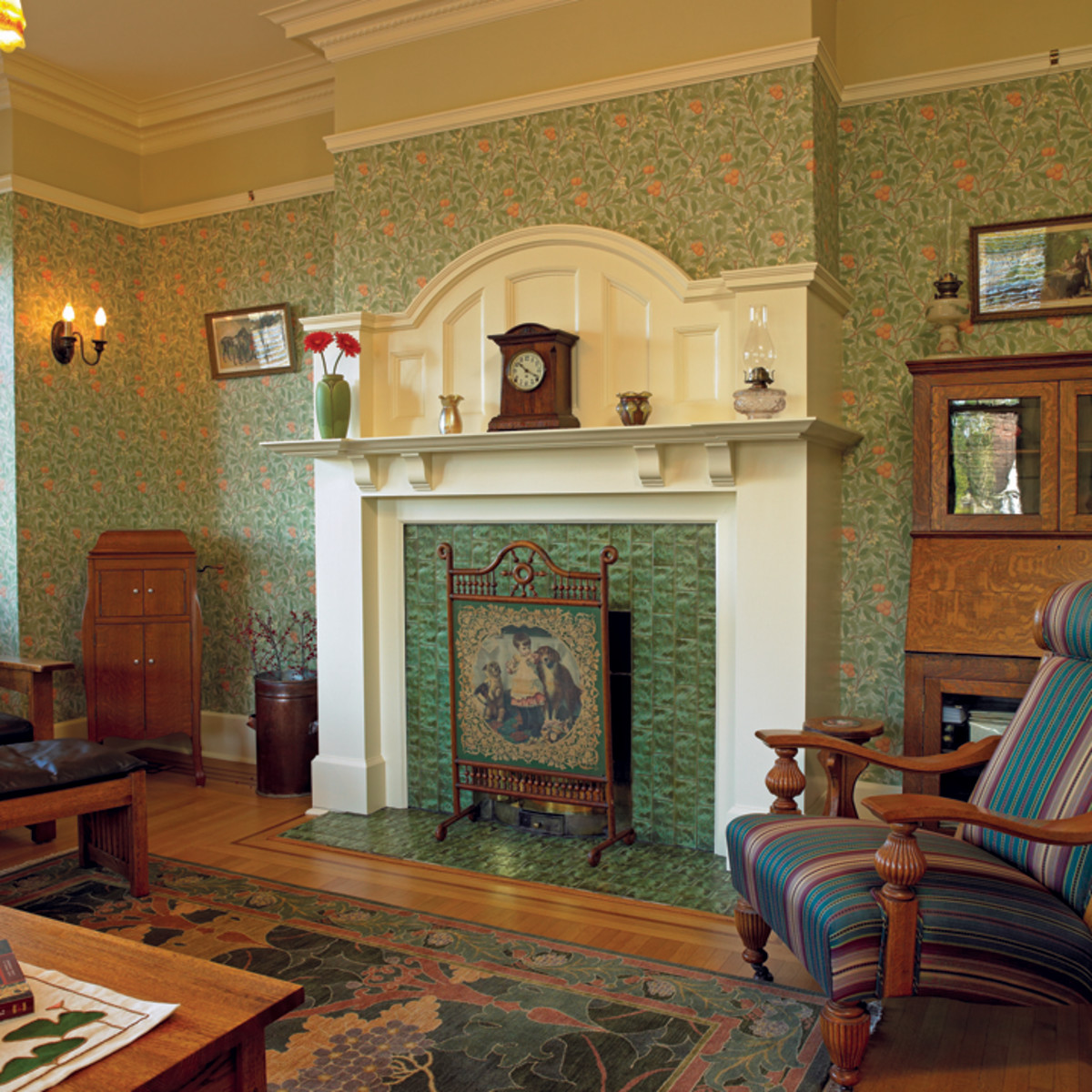 Befitting a house in Victoria, British Columbia, interior design has an English Arts & Crafts sensibility. Wallpaper is the 1913 Morris & Co. design ‘Arbutus’.