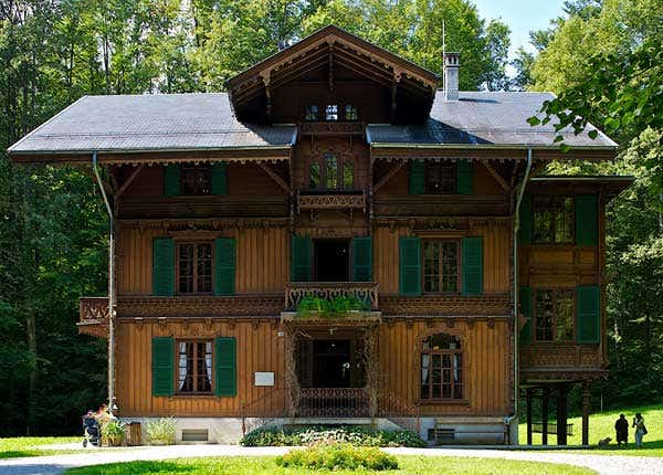 built-in-1872-for-a-well-to-do-textile-manufacturer-this-finely-appointed-chalet-is-an-example-of-the-romanticized-view-of-swiss-rural-life-photo-swiss-open-air-museum-ballenberg.jpg