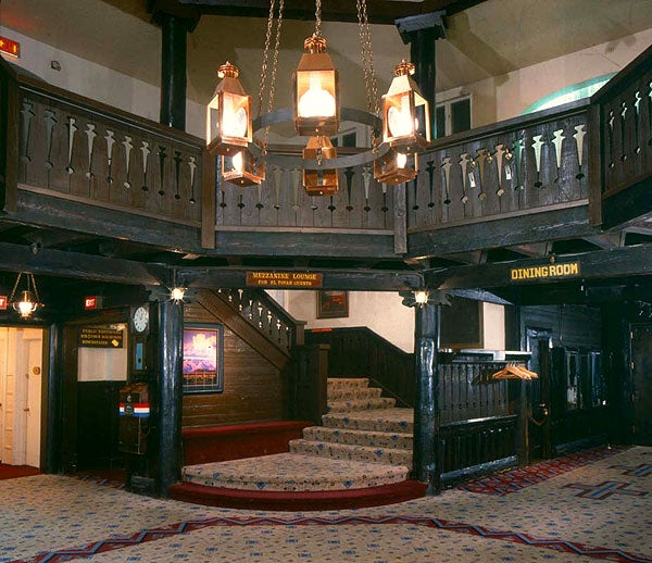 the-el-tovar-hotel-at-the-grand-canyon-opened-its-rustic-doors-in-1905.jpg