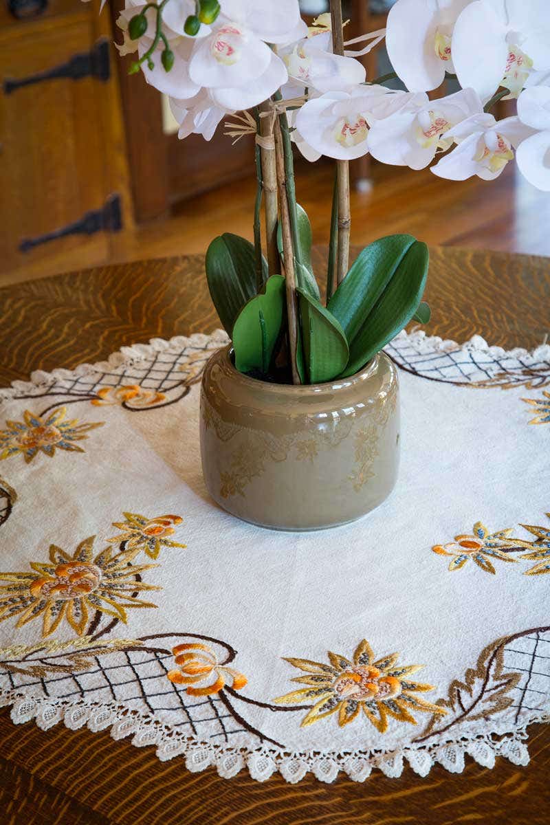 textiles-with-arts--crafts-embroidery-are-vintage.jpg