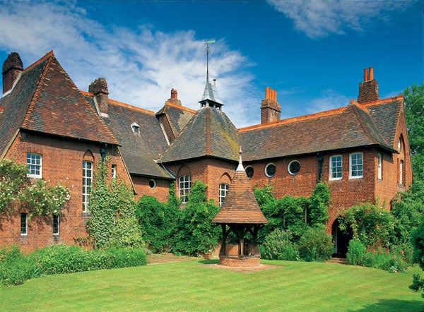 the-medieval-ideal-as-expressed-in-red-house-the-first-and-only-house-william-morris-ever-built.jpg