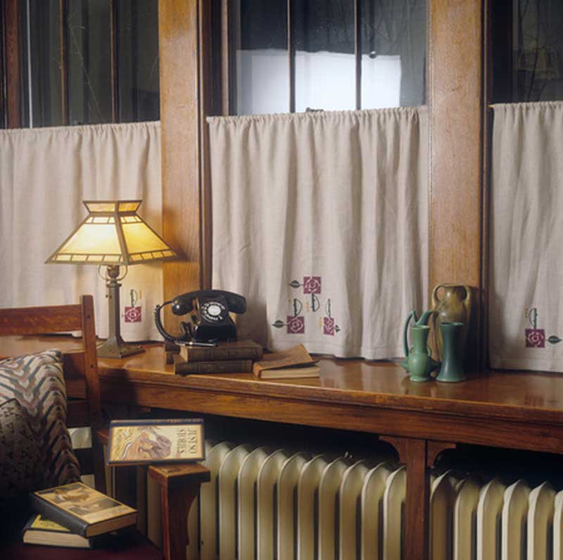 4-macroseinteriorcr.jpg
