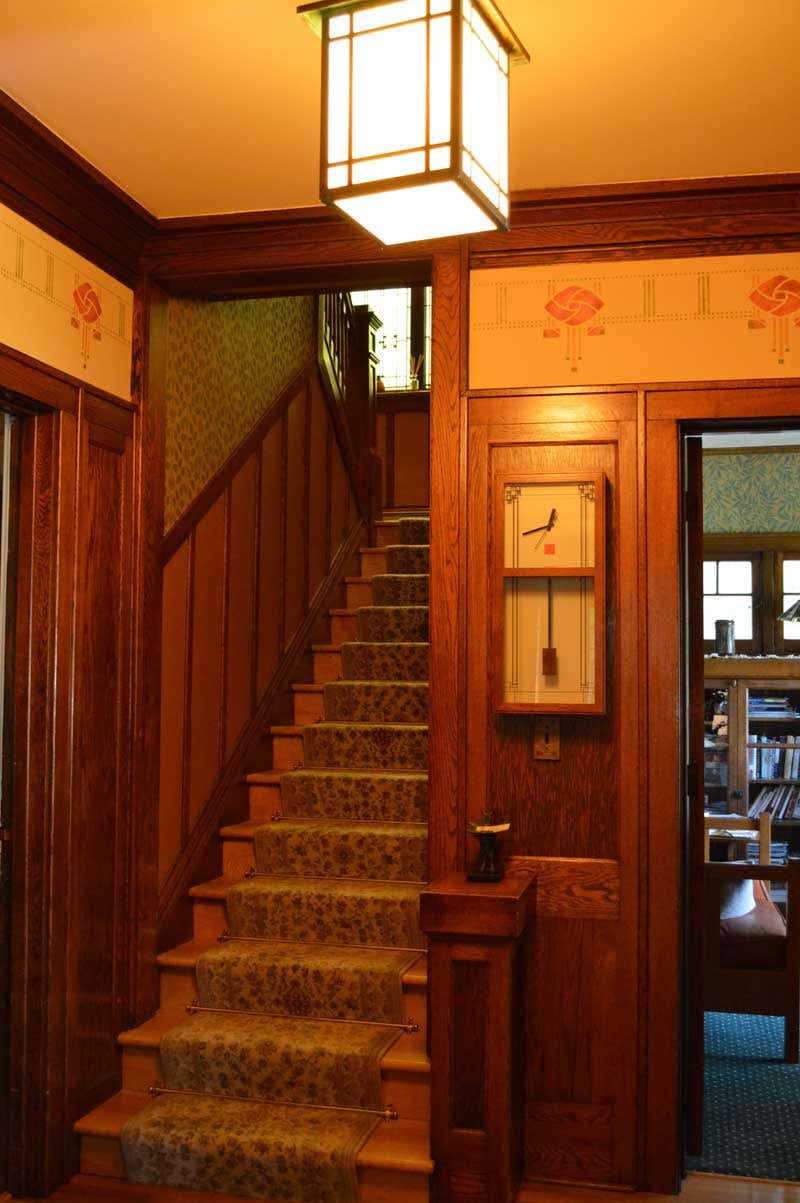 mellow-colors-and-appropriate-fittings-brought-life-back-to-the-interior.jpg