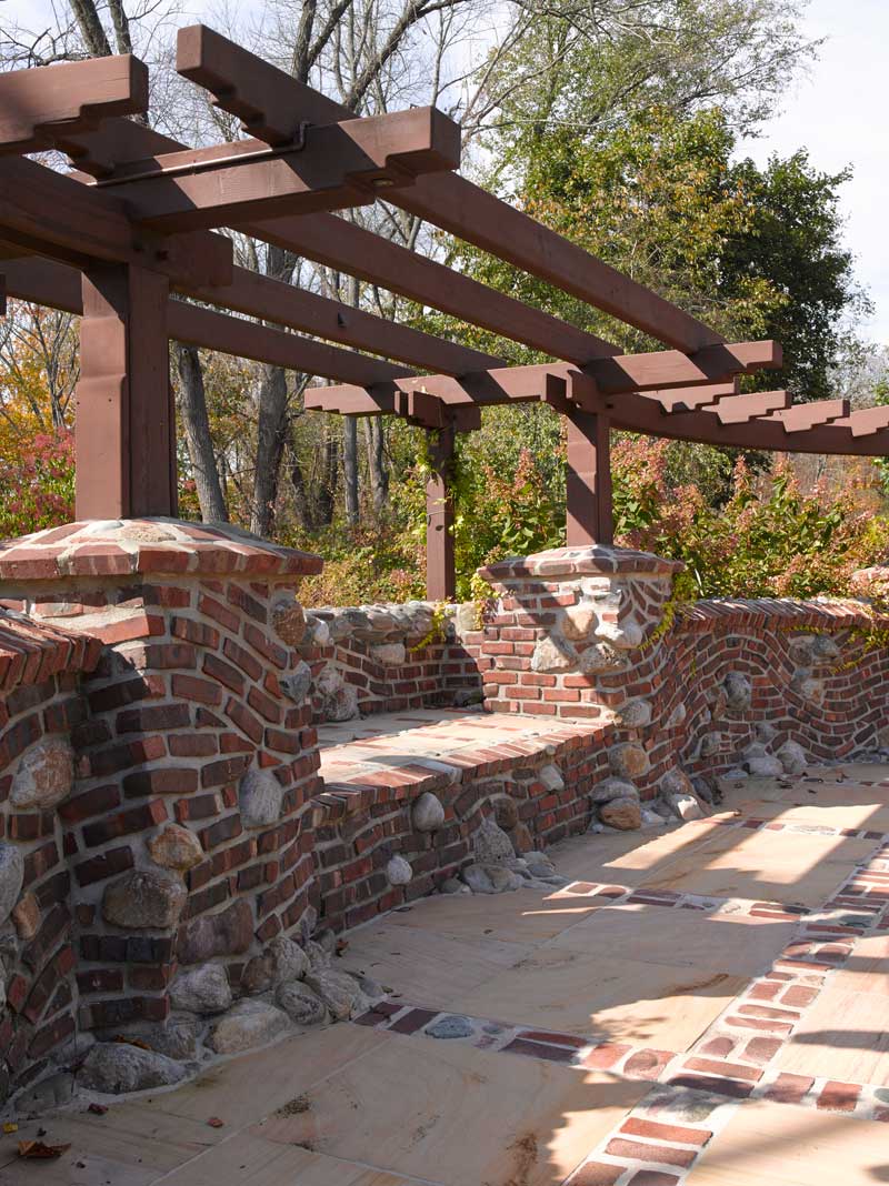 5-z-patio-bench-opt-dagostino_fallgarden_patio03.jpg