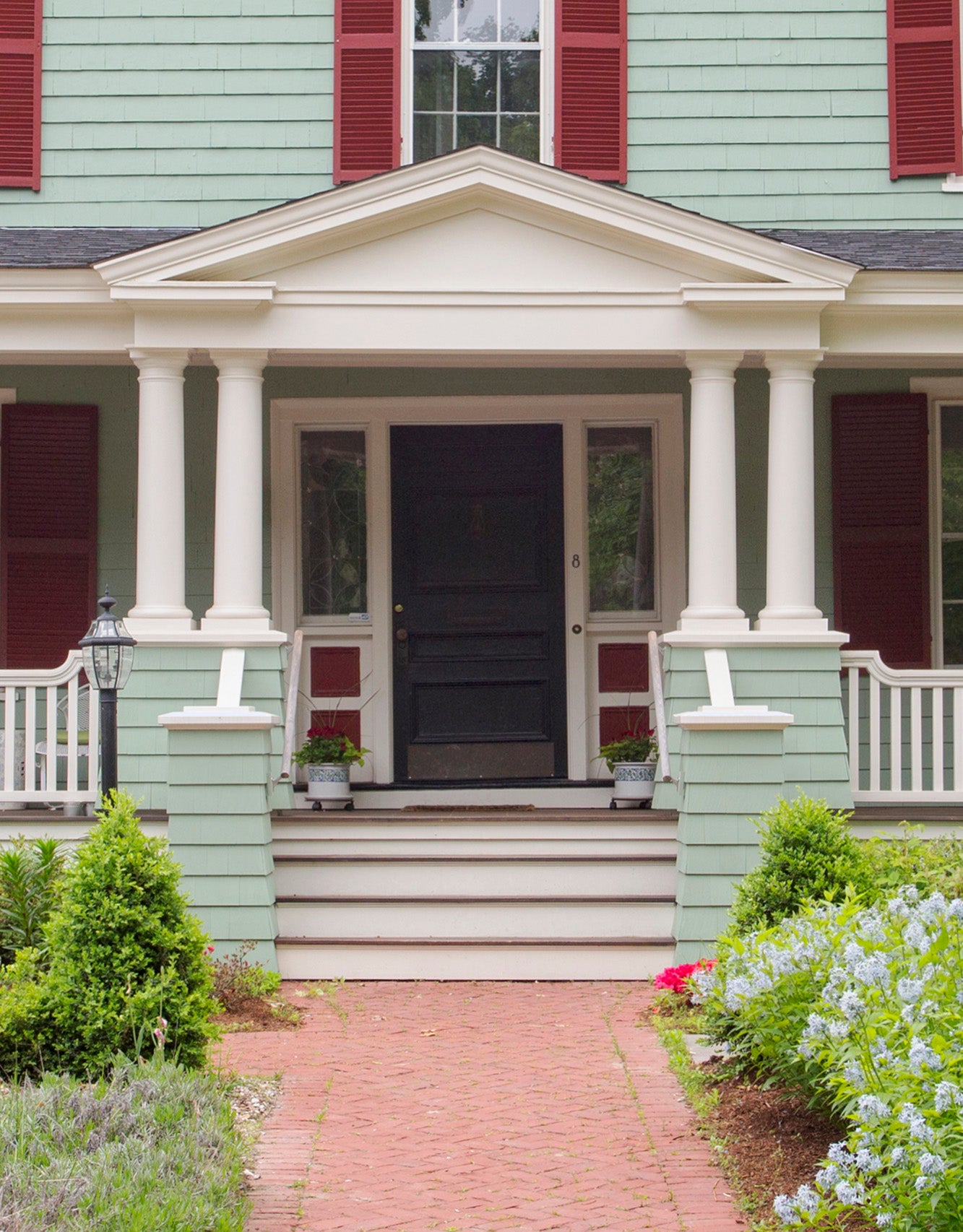 artscraftshomes_sum17_porch5.jpg