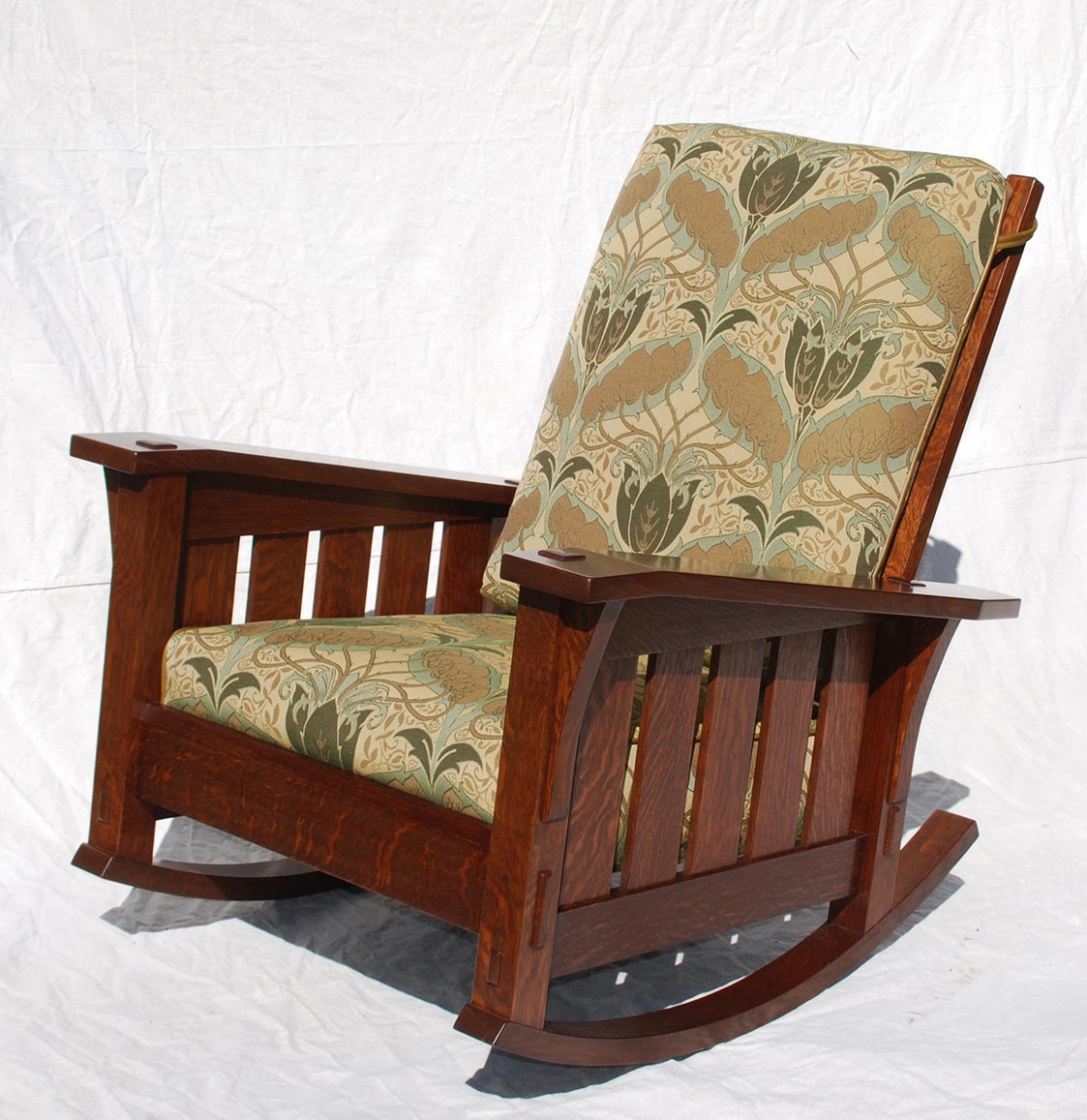 archiveedition_sweetpea-on-voorheescraftsman-chair.jpg