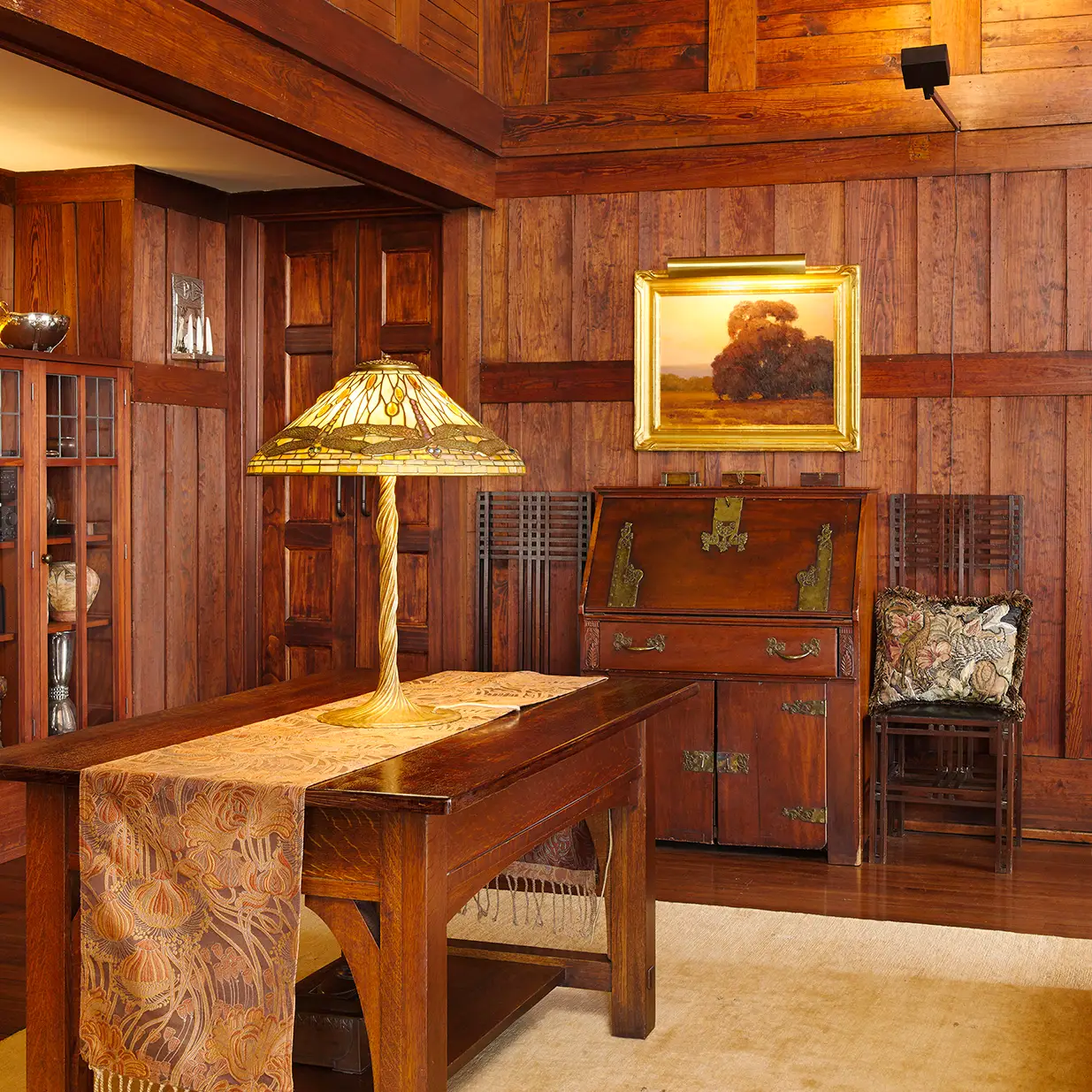 Lighting to Accent \u0026 Define Arts \u0026 Crafts Interiors | Arts \u0026 Crafts Homes  Online, image size:1235x1235