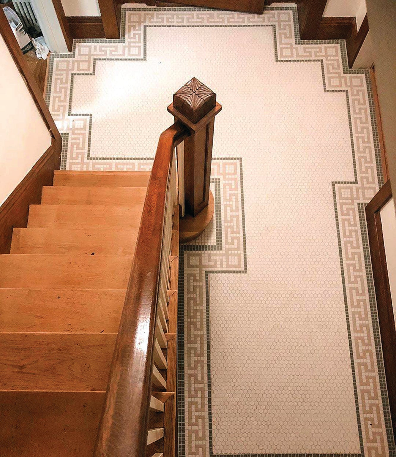st-foyer-w-newel_im.jpg