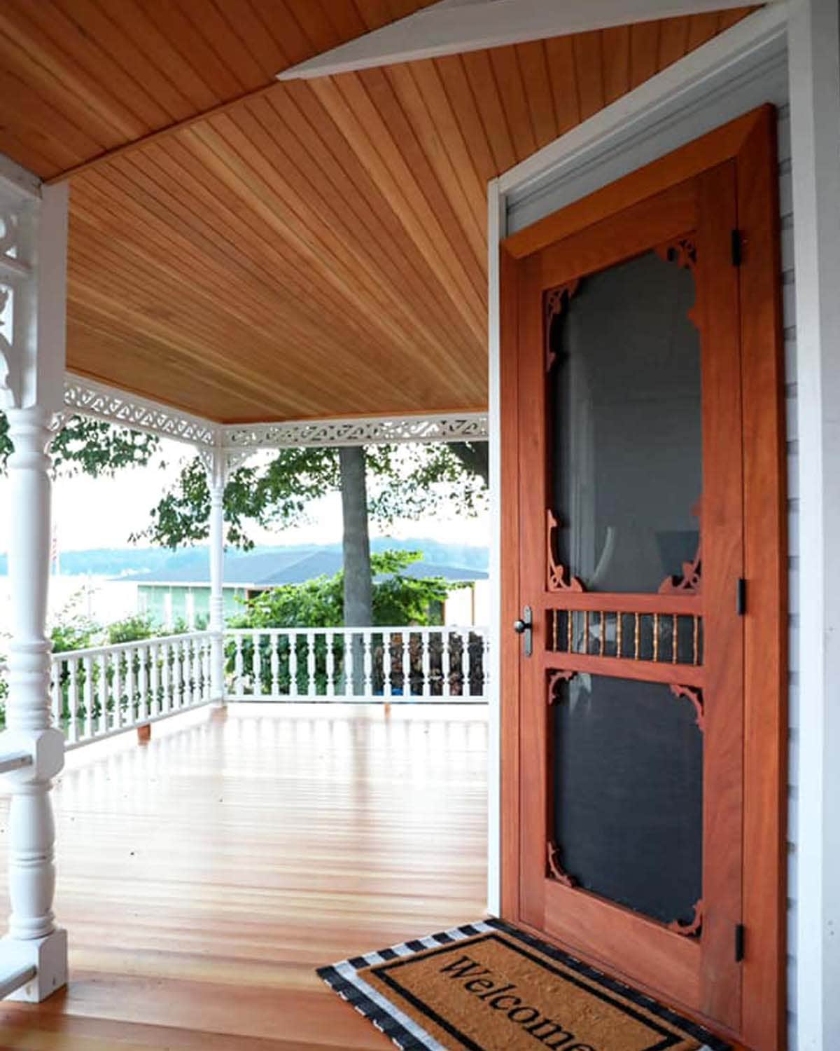 vintagedoorsvictorianscreendoor.jpg
