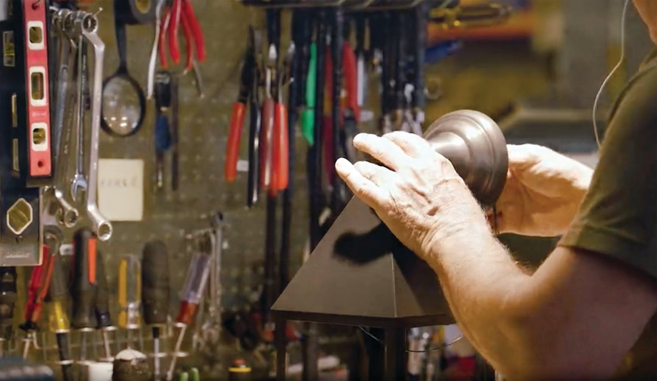 5_brass_light_gallery_shop.jpg
