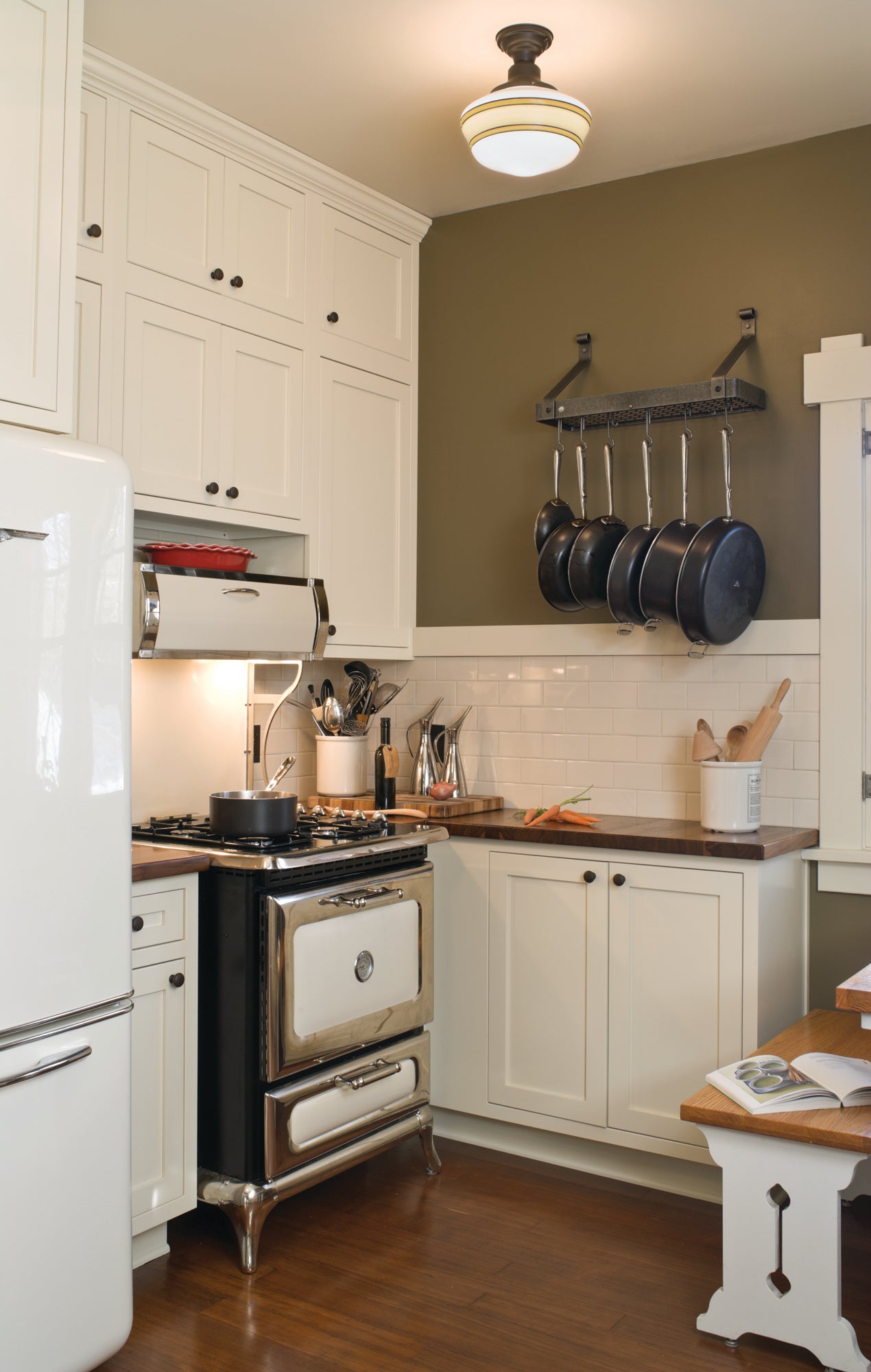 7_bungalow_kitchen_williamwright.jpg