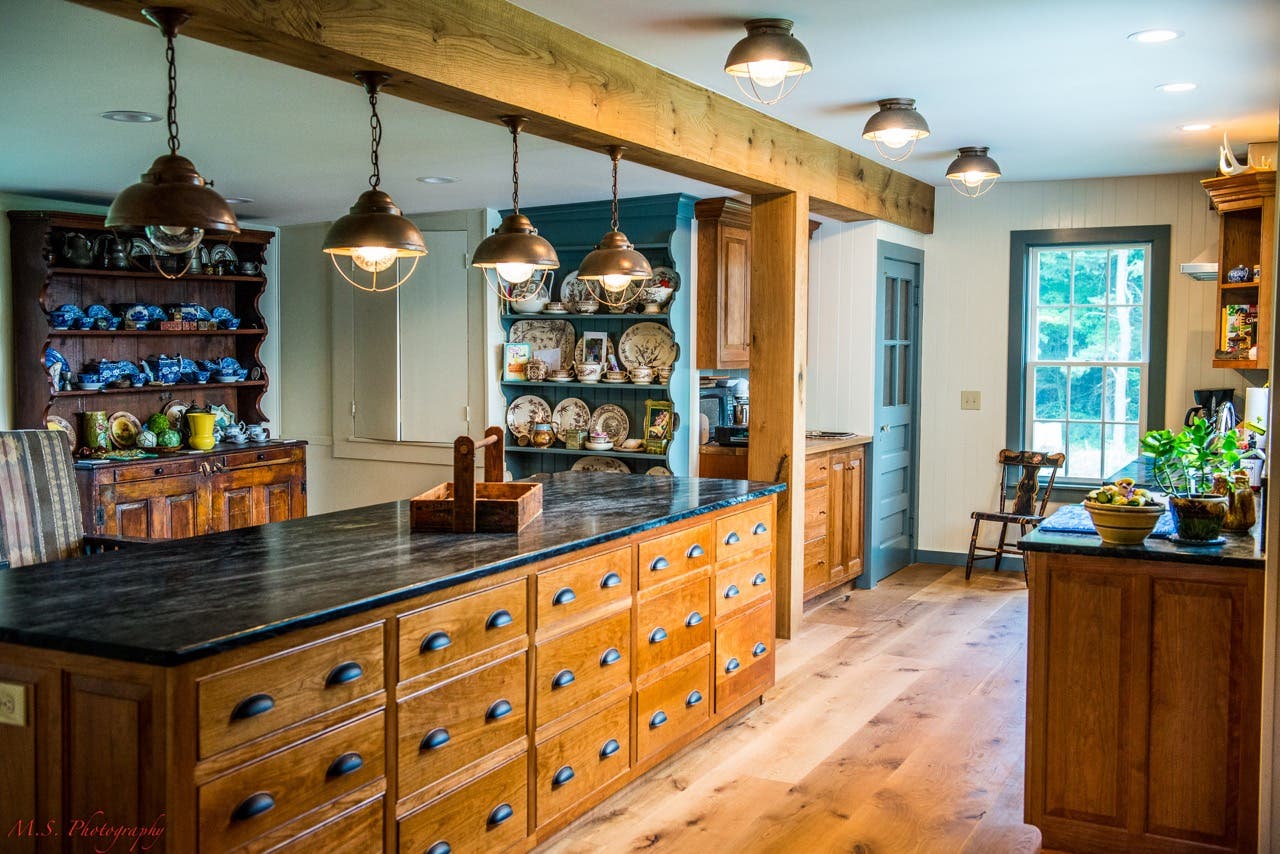 hull-wide-plank-live-sawn-white-oak--large.jpg