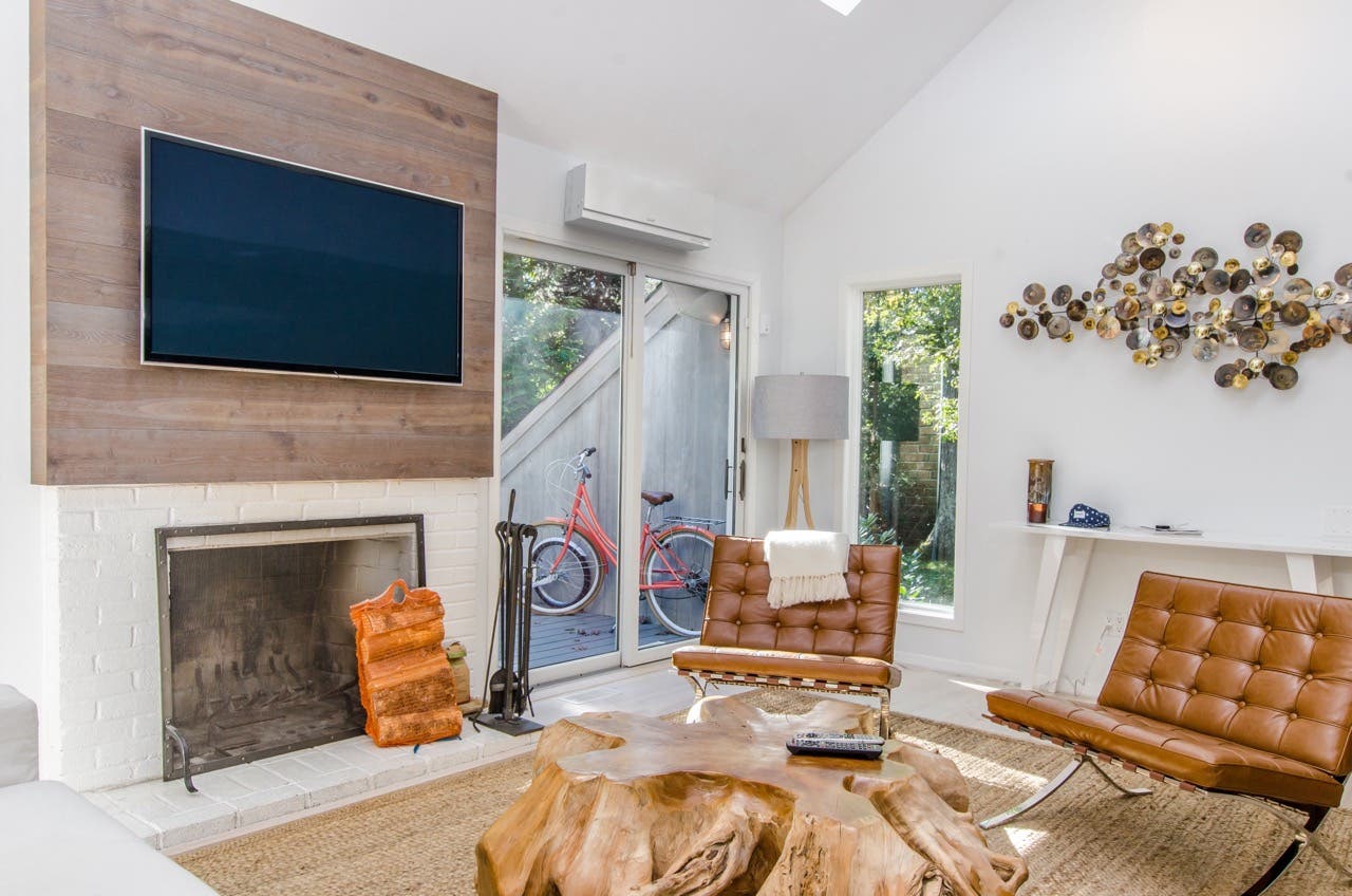 as_ef_living_room_ef_silv_slid-door-large.jpg